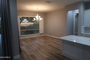 2852 E Robin Ln E, Phoenix, AZ 85050 - Photo 7