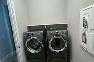 2852 E Robin Ln E, Phoenix, AZ 85050 - Photo 27