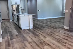 2852 E Robin Ln E, Phoenix, AZ 85050 - Photo 11