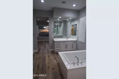 2852 E Robin Lane E, Phoenix, AZ 85050 - Photo 15