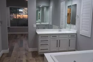 2852 E Robin Ln E, Phoenix, AZ 85050 - Photo 15