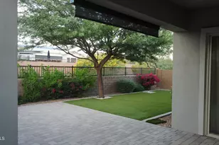 2852 E Robin Ln E, Phoenix, AZ 85050 - Photo 31