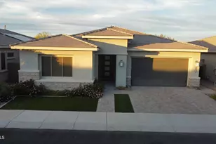 2852 E Robin Ln E, Phoenix, AZ 85050 - Photo 1