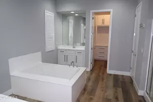 2852 E Robin Ln E, Phoenix, AZ 85050 - Photo 13