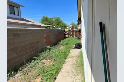 7827 W College Drive, Phoenix, AZ 85033 - Photo 15