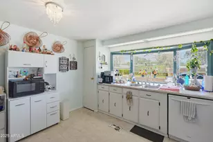 233 E Villa Rita Dr, Phoenix, AZ 85022 - Photo 9