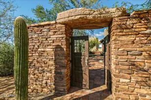 10460 E Palo Brea Dr, Scottsdale, AZ 85262 - Photo 3