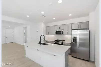 10046 W Piccadilly Road, Avondale, AZ 85392 - Photo 11