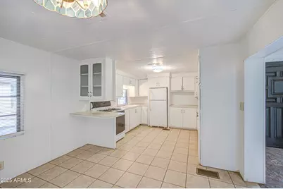 1050 W Buist Avenue, Phoenix, AZ 85041 - Photo 11