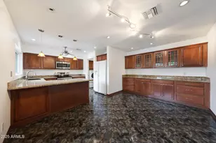 110 W Las Palmaritas Dr, Phoenix, AZ 85021 - Photo 9