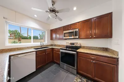 110 W Las Palmaritas Drive, Phoenix, AZ 85021 - Photo 11