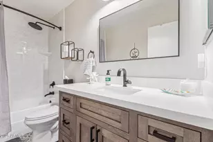 3425 E Sequoia Dr, Phoenix, AZ 85050 - Photo 23