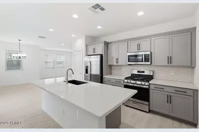 10048 W Piccadilly Road, Avondale, AZ 85392 - Photo 9