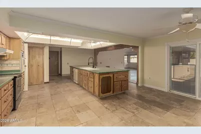 9702 W Branding Iron Drive, Sun City, AZ 85351 - Photo 11