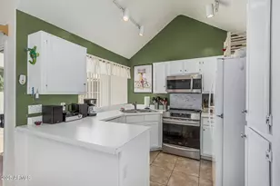 1633 E Lakeside Dr, Gilbert, AZ 85234 - Photo 13