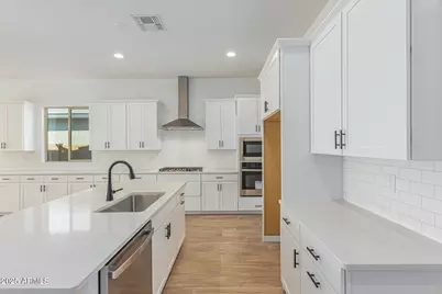 16961 W Desert Lane, Goodyear, AZ 85338 - Photo 11