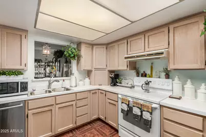 21 W Casa Hermosa Drive, Phoenix, AZ 85021 - Photo 17