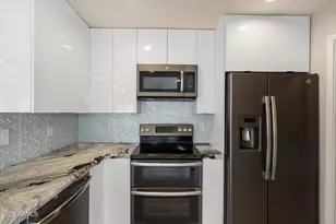 8835 W Michelle Dr, Peoria, AZ 85382 - Photo 7