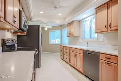 10433 W Hutton Drive, Sun City, AZ 85351 - Photo 5