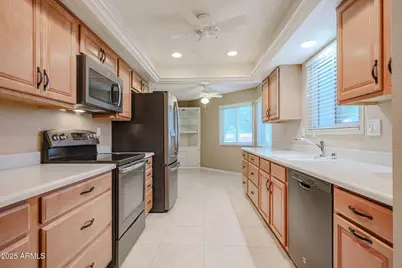 10433 W Hutton Drive, Sun City, AZ 85351 - Photo 7