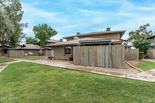 286 W Palomino Dr, Chandler, AZ 85225 - Photo 27