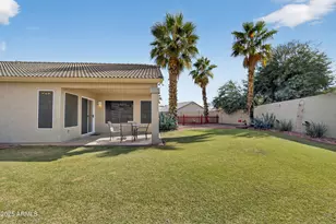 15481 W Mauna Loa Ln, Surprise, AZ 85379 - Photo 9