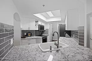 5104 N 32nd St, Phoenix, AZ 85018 - Photo 7