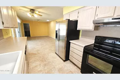 16025 N 110th Avenue, Sun City, AZ 85351 - Photo 13