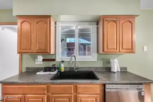 2402 W Poinsettia Dr, Phoenix, AZ 85029 - Photo 5