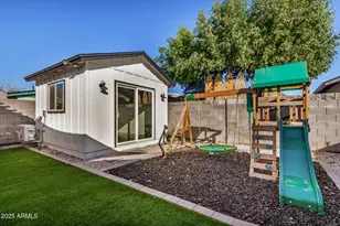 2402 W Poinsettia Dr, Phoenix, AZ 85029 - Photo 11