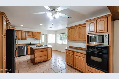 11851 N Thunderbird Road, Sun City, AZ 85351 - Photo 11