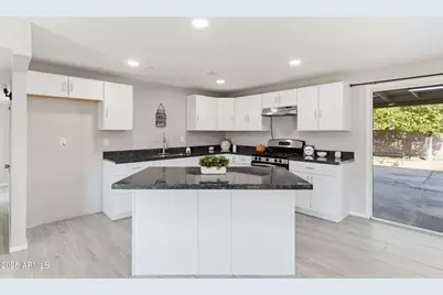 7150 W Montecito Avenue, Phoenix, AZ 85033 - Photo 7