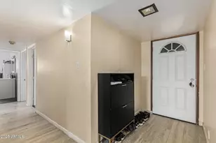 742 E Sierra Vista Dr, Phoenix, AZ 85014 - Photo 9