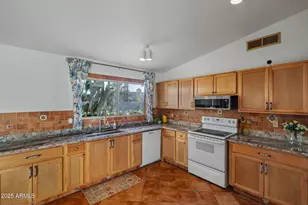 4841 E Desert View Dr, Phoenix, AZ 85044 - Photo 9