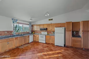 4841 E Desert View Dr, Phoenix, AZ 85044 - Photo 7