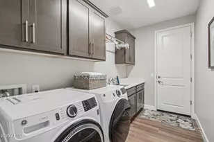 16638 W Monterey Way, Goodyear, AZ 85395 - Photo 11