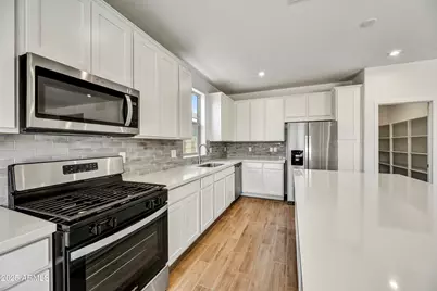 5869 N 193rd Drive, Litchfield Park, AZ 85340 - Photo 9