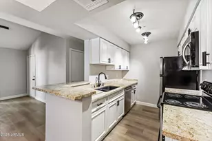 10610 S 48th St, Phoenix, AZ 85044 - Photo 5