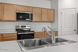 18485 N Foxtail Dr, Maricopa, AZ 85138 - Photo 9