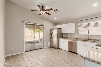 2112 E Robin Lane E, Phoenix, AZ 85024 - Photo 7