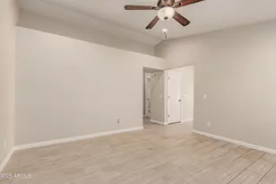 2112 E Robin Ln E, Phoenix, AZ 85024 - Photo 3