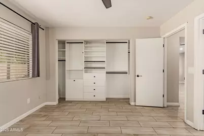2112 E Robin Lane E, Phoenix, AZ 85024 - Photo 11