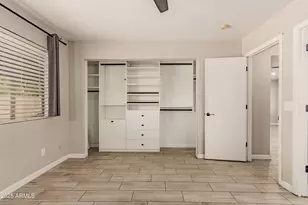 2112 E Robin Ln E, Phoenix, AZ 85024 - Photo 11