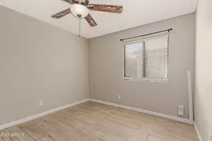 2112 E Robin Ln E, Phoenix, AZ 85024 - Photo 13