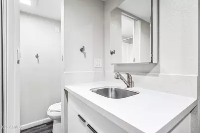 3025 N 32nd Street #10, Phoenix, AZ 85018 - Photo 9
