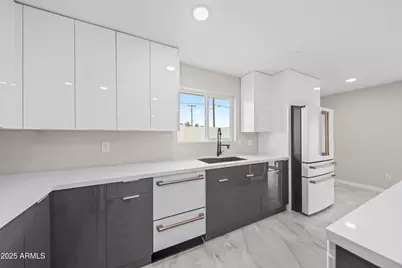 8202 E Whitton Avenue, Scottsdale, AZ 85251 - Photo 11