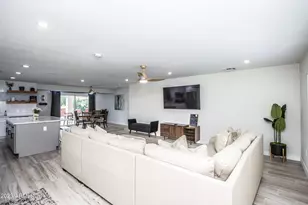 10141 W Pebble Beach Dr, Sun City, AZ 85351 - Photo 11