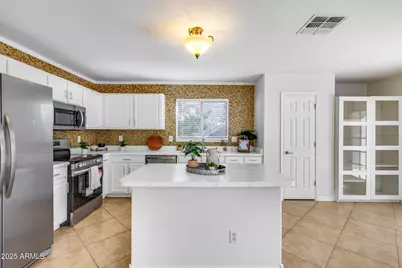 11467 W Austin Thomas Drive, Surprise, AZ 85378 - Photo 17