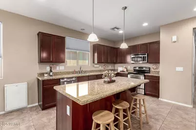 16093 W Almeria Road, Goodyear, AZ 85395 - Photo 7