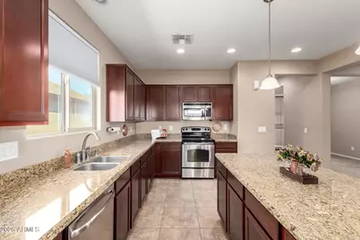 16093 W Almeria Road, Goodyear, AZ 85395 - Photo 7